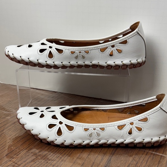 Spring step White Floral Cutout Women's Flats size 41 - Picture 2 of 6